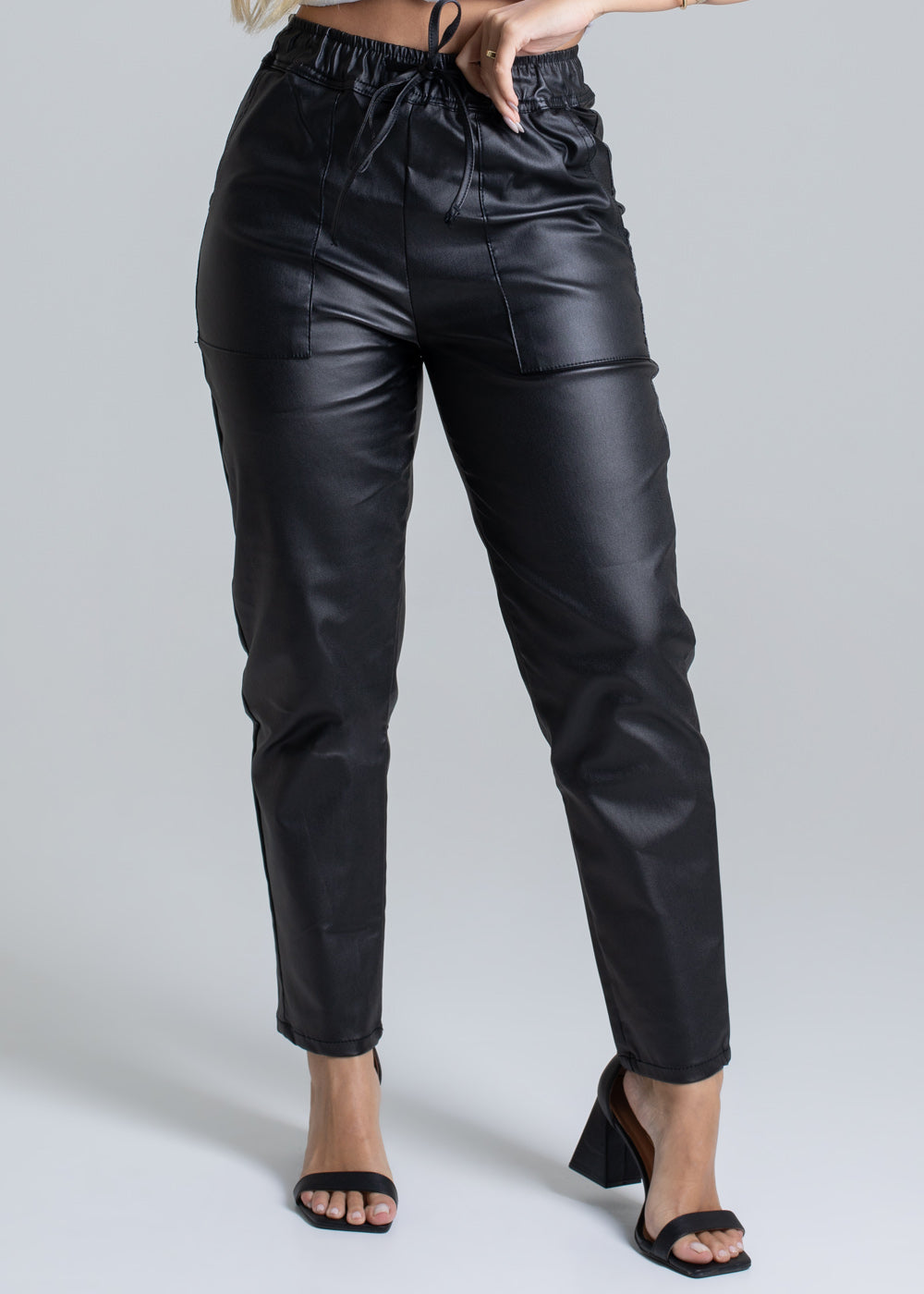 Calça Resinada Sawary Mom - 276750 PRETO